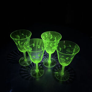 VTG Set of 4 Uranium Wine/Water Glasses With Etched Flower Vine Design 6”